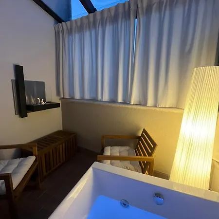 Con Jacuzzi In Pieno Centro Lejlighed Benevento