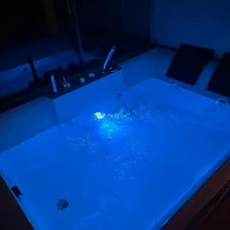 Con Jacuzzi In Pieno Centro Lejlighed Benevento